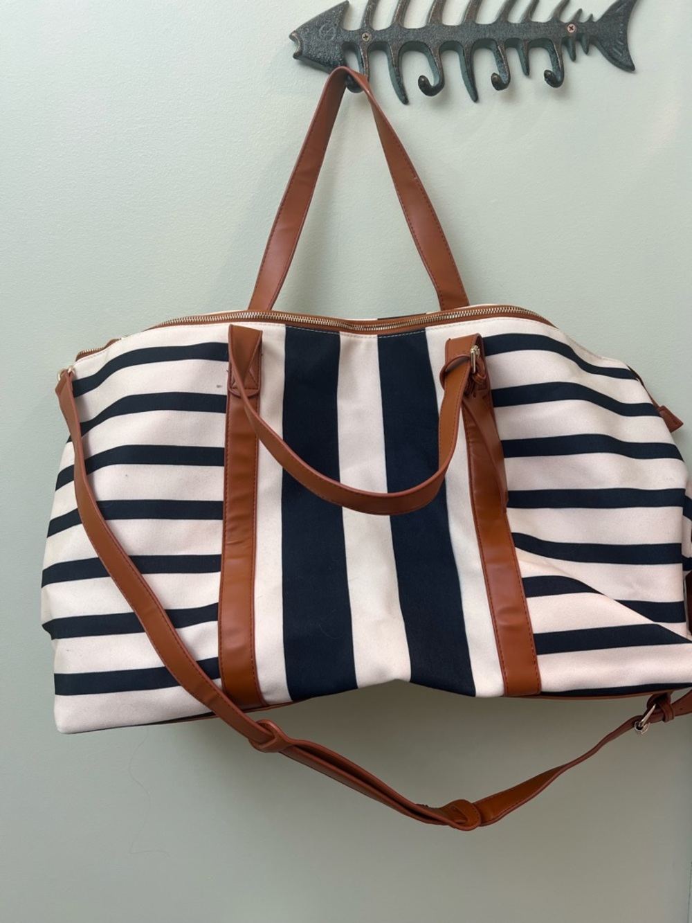 Summer & Rose Callie Striped Navy & White Weekender Tote with Brown Trim NWOT